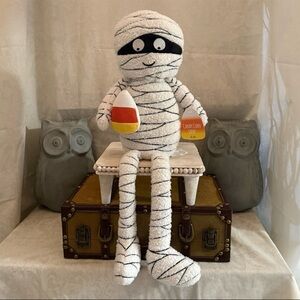 ❤️Candy Corn Lane Mummy Decor